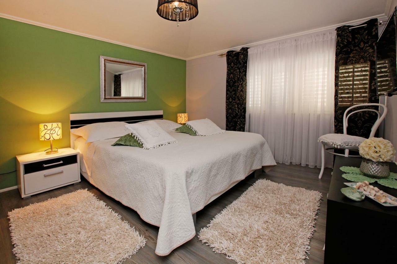 Apartment Ambroz Vela Luka Ngoại thất bức ảnh