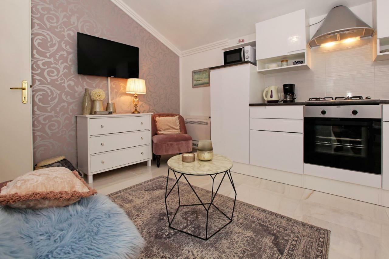 Apartment Ambroz Vela Luka Ngoại thất bức ảnh