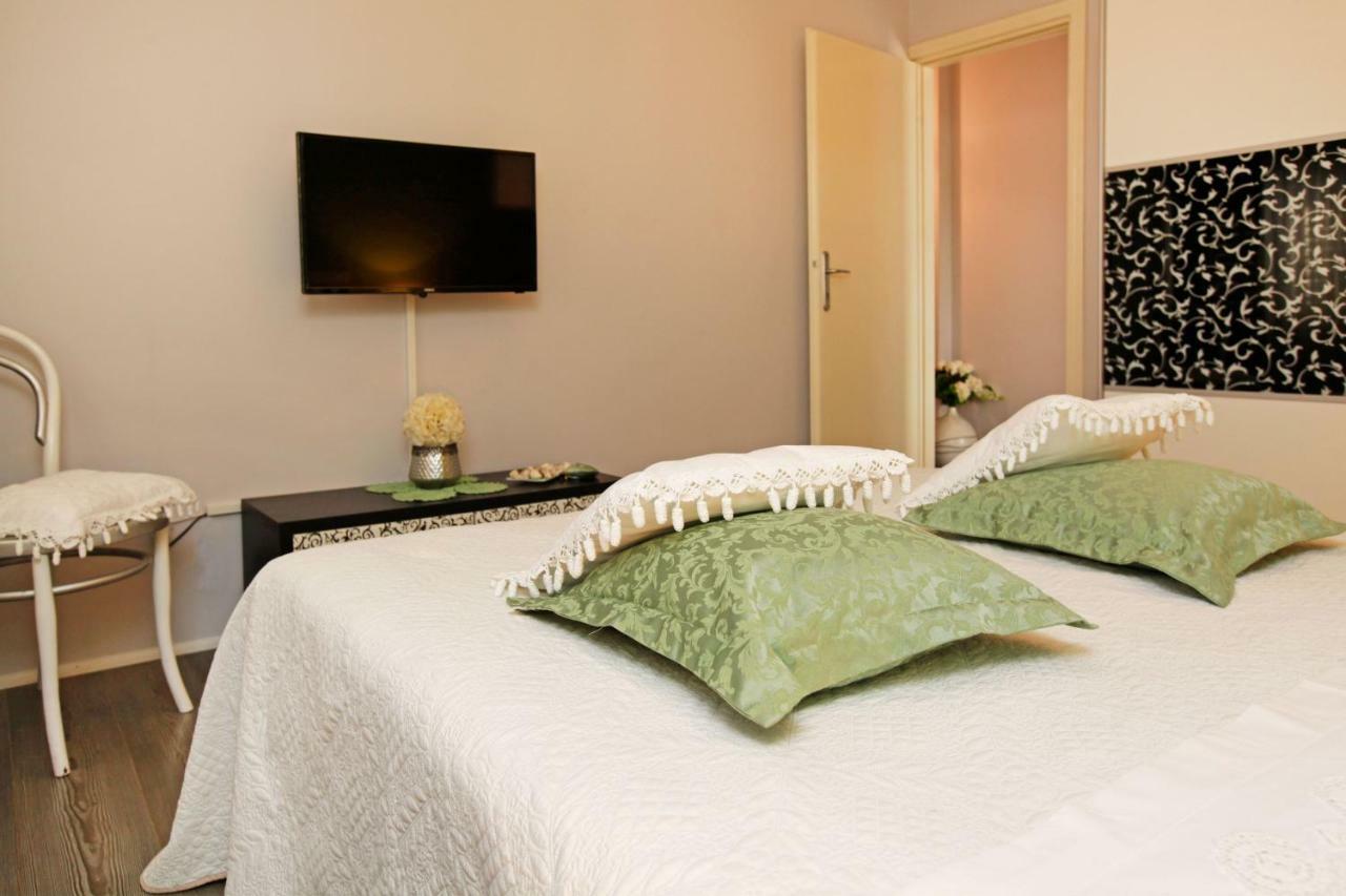 Apartment Ambroz Vela Luka Ngoại thất bức ảnh