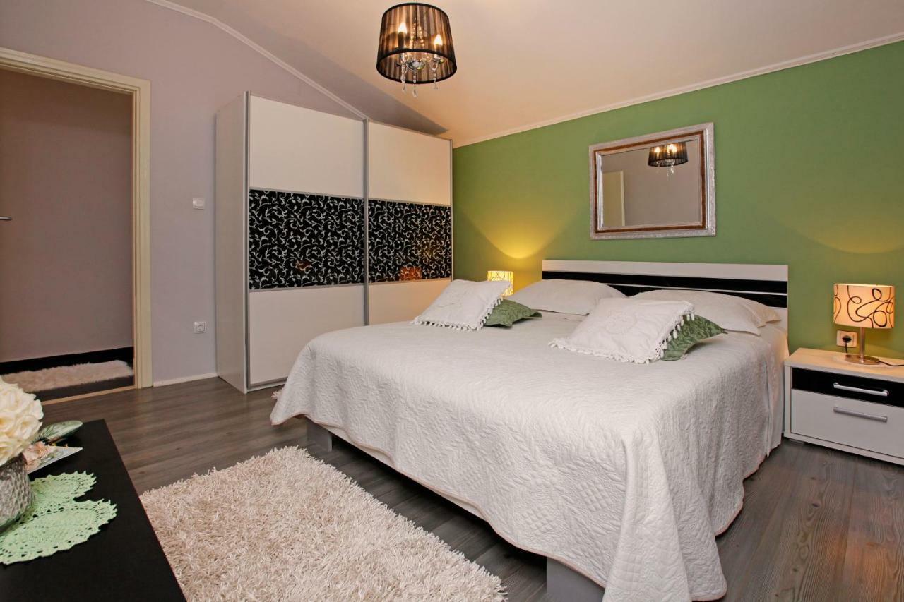 Apartment Ambroz Vela Luka Ngoại thất bức ảnh