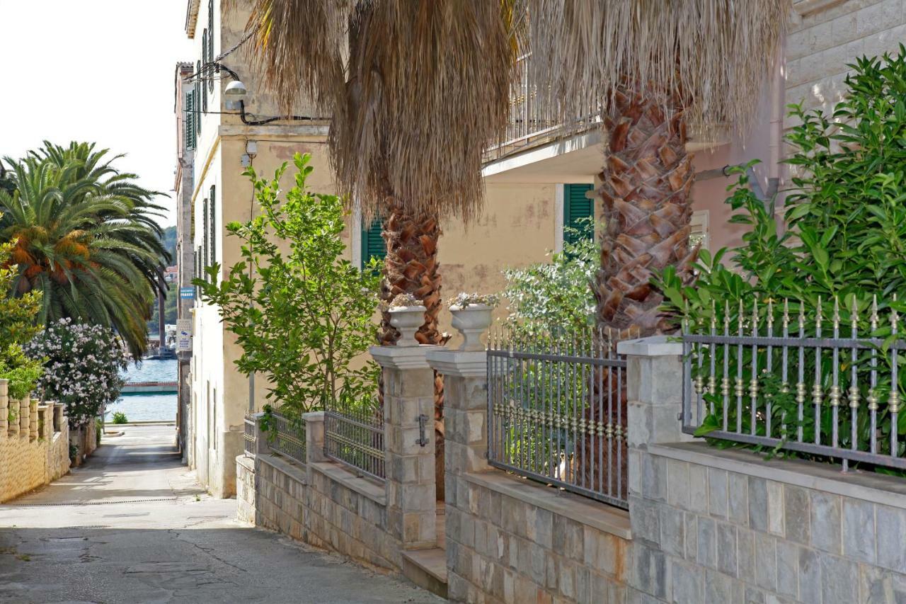 Apartment Ambroz Vela Luka Ngoại thất bức ảnh